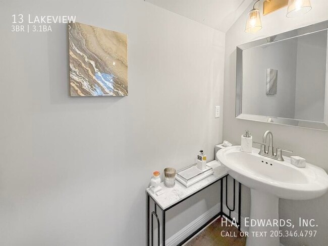 Building Photo - 13 Lakeview-