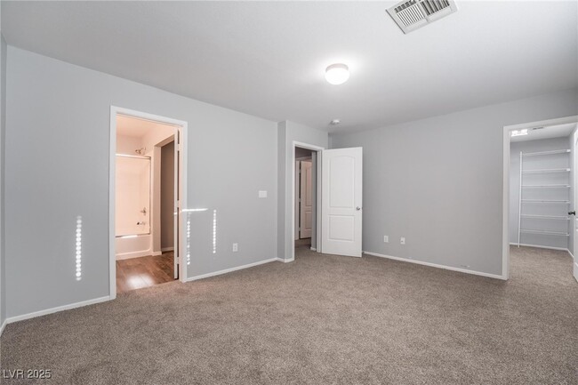 Building Photo - 25 Lone Cove Ct