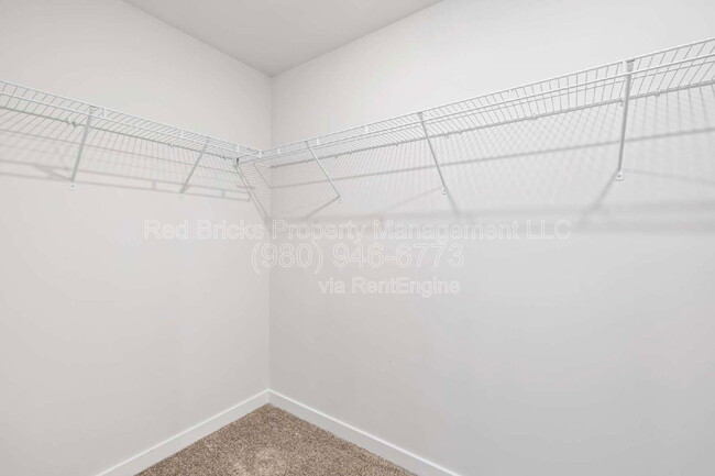 Building Photo - 2160 Blue Sky Mdws Dr