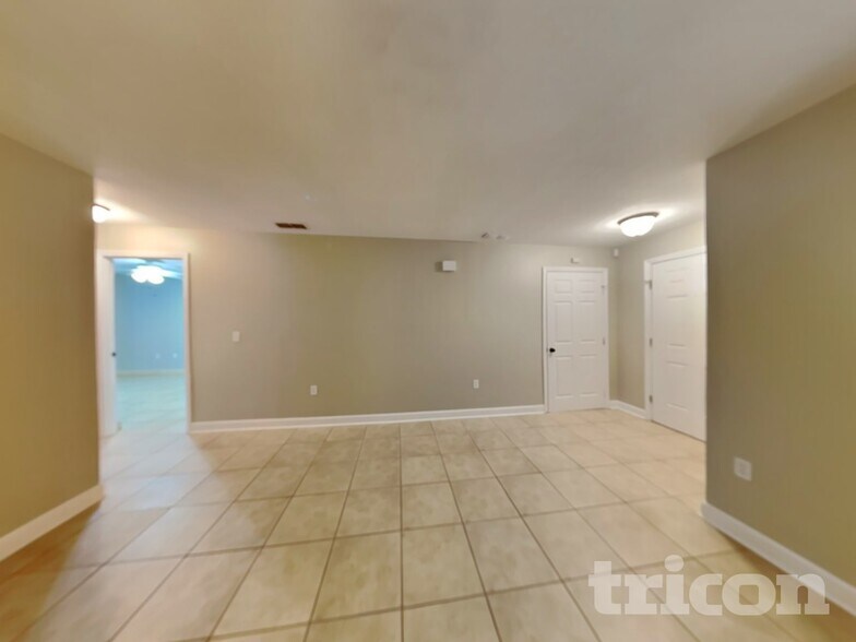 Building Photo - 10221 Summerview Cir