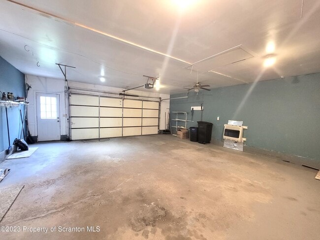 Building Photo - 319 Carnation Dr