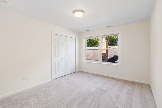 Building Photo - 2011 Brummel St