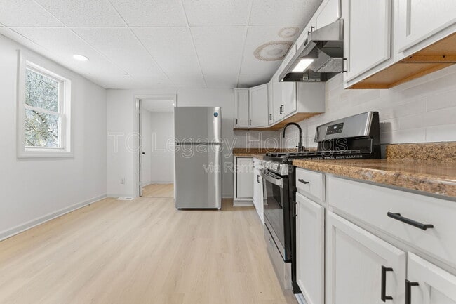 Building Photo - 16 Flint St