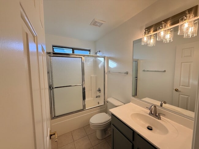 Building Photo - 6061 E Rochelle St