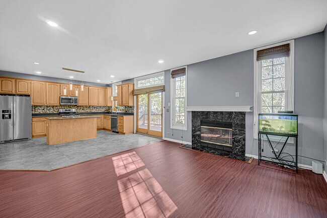 Building Photo - 436 W Parkside Dr