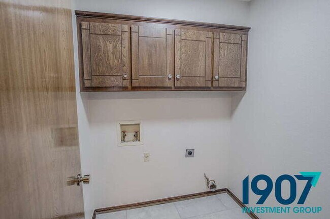 Building Photo - Spacious 3-Bed, 2-Bath Home in South Oklah...
