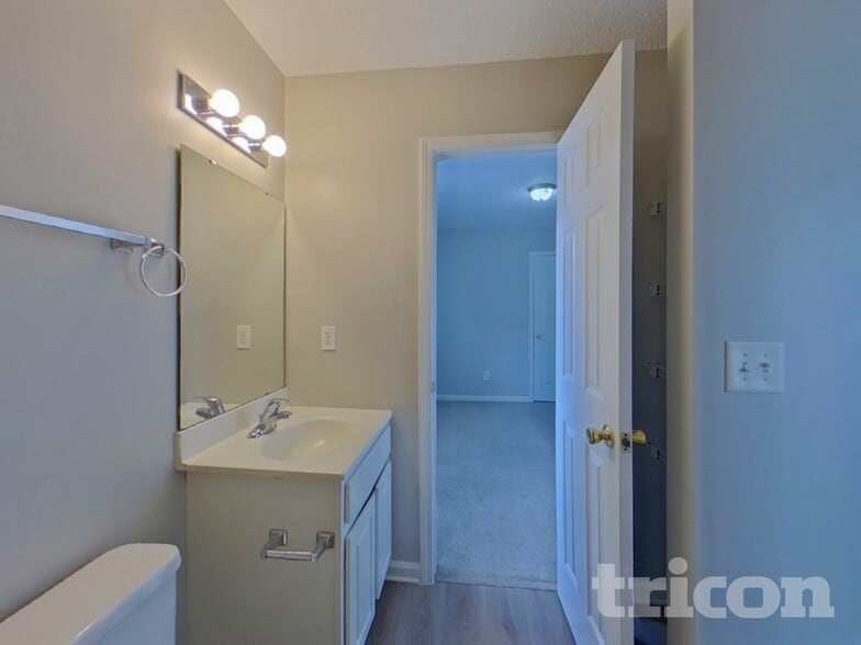 Building Photo - 381 Valley Heights Ln