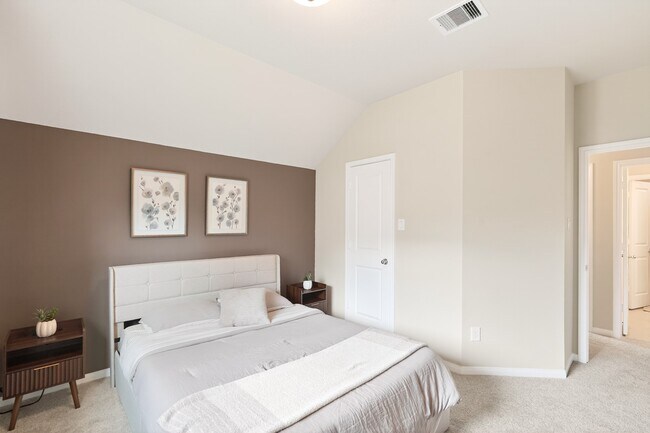 Building Photo - 21967 Gateway Arch Dr