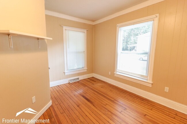 Building Photo - Awesome 6 bedroom home in a great location!