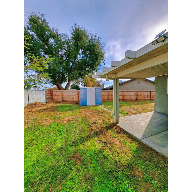 Building Photo - Move In Now & Get Half Off Your First Month’s Rent - Single-Level Clovis Home with 3 Bedrooms, Ya...