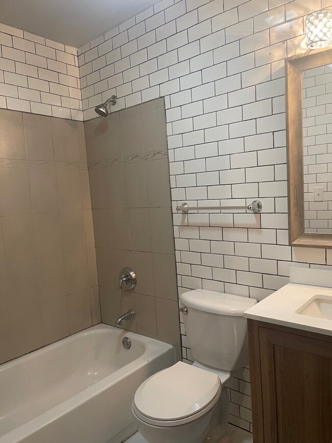 Building Photo - 533 Darlene Ln