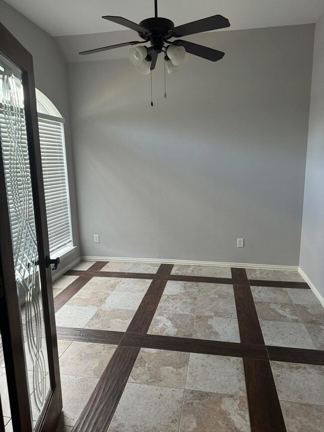 Building Photo - 1398 Forest Oaks Ct