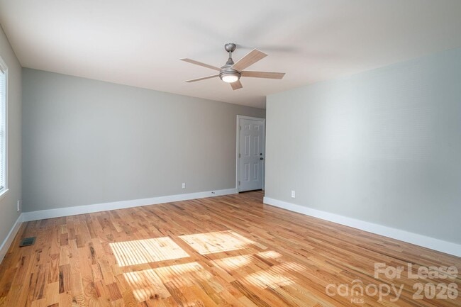 Building Photo - 412 Forest Dr