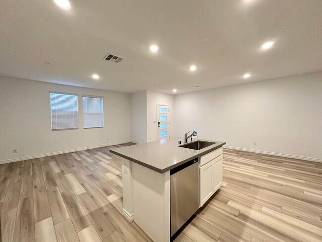 Building Photo - 329 Laurel Peak Dr