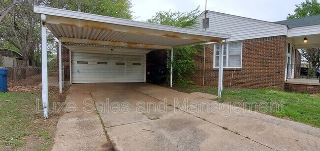Building Photo - 1110 N Redbud