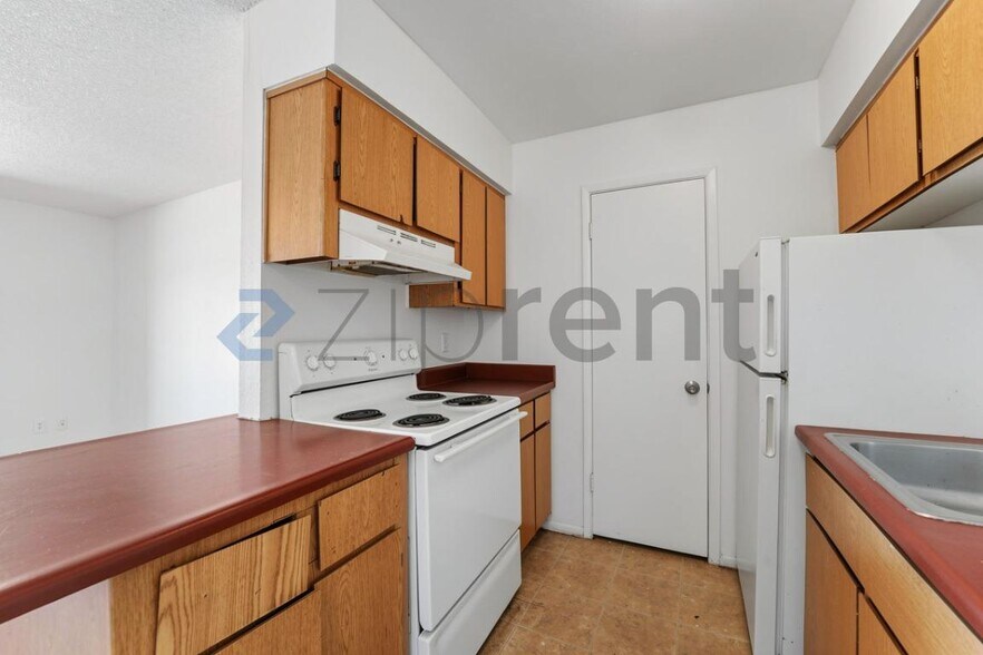 Building Photo - Unit 110