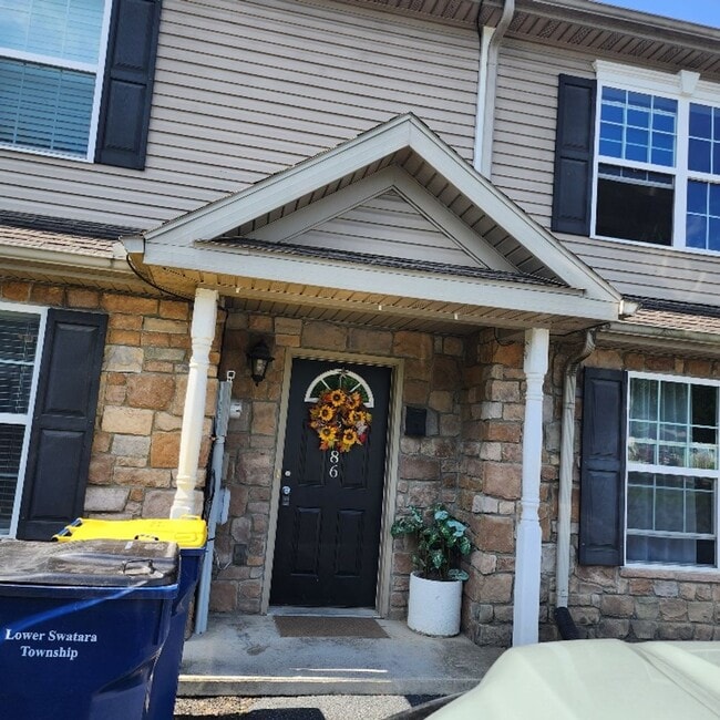 Building Photo - 2086 Market St Ext