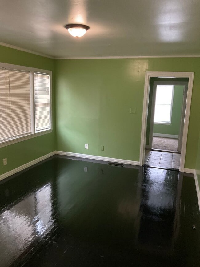 Building Photo - MOVE IN SPECIAL!!