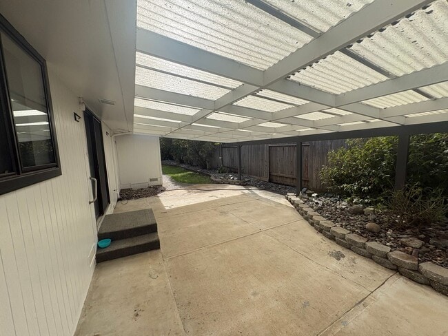 Building Photo - 3 Bed 3 Bath House