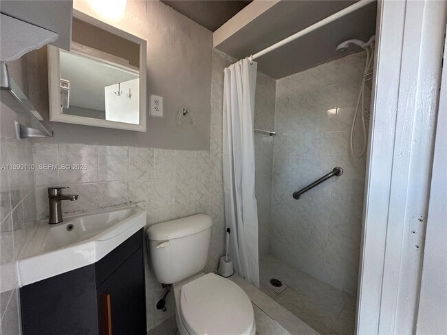 Building Photo - 9292 Jamaica Dr