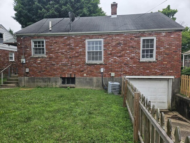Building Photo - 212 Virginia Ct
