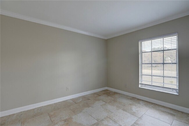 Building Photo - 866 Gilbert St