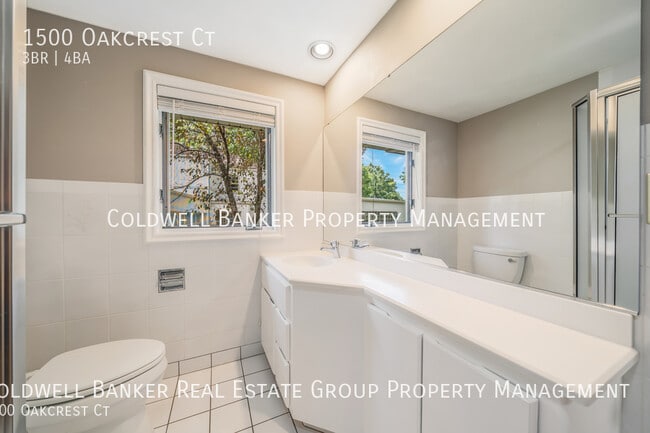 Building Photo - 1500 Oakcrest Ct