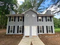 Building Photo - Oakwood Drive (Duplex - 2 Units)