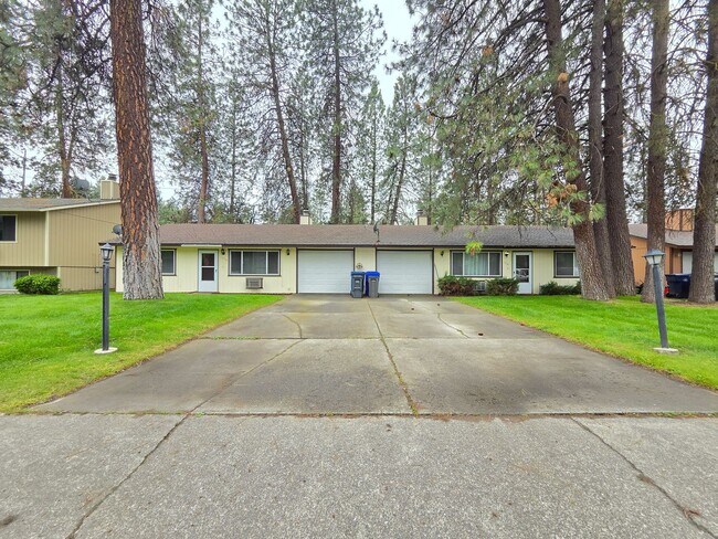 Building Photo - 1318 S Robinhood St