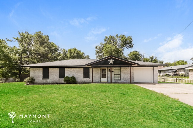 Primary Photo - 3 Bedroom Dallas Home