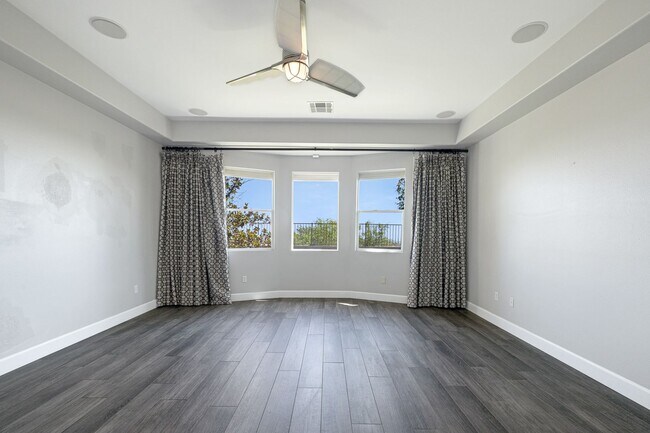 Building Photo - Executive Luxury Living with Unmatched Cit...