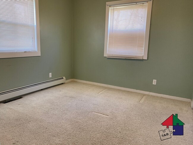 Building Photo - Barre Single Family Home - 4BR 1.5BA with In-Unit Laundry