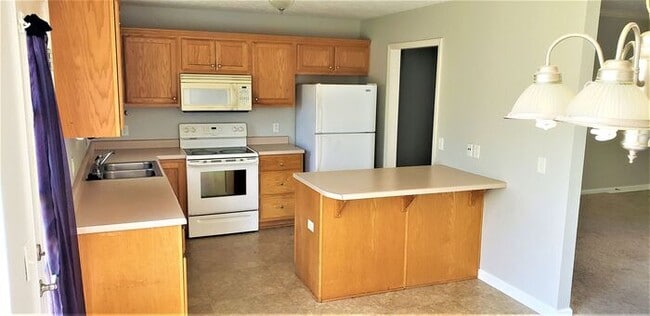 Building Photo - Showings Available