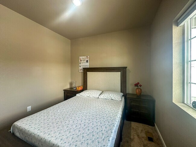 Building Photo - Grand 6bd 4ba Crystal Valley home with an in-law suite!!!