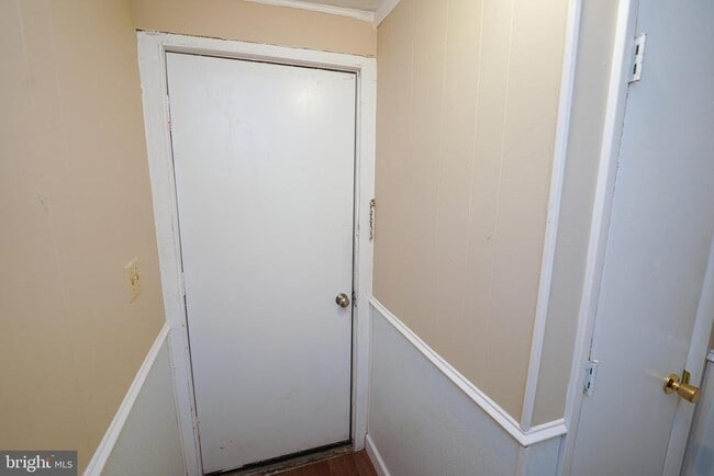 Building Photo - 303 E Main St