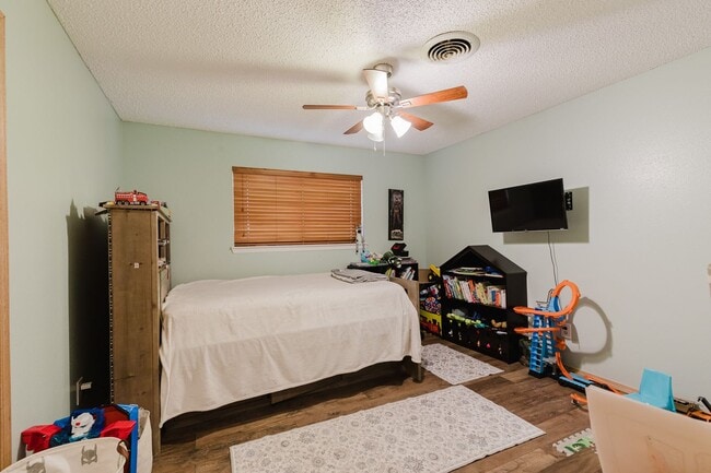 Building Photo - Spacious 3 Bedroom Home with Solar Panels and a Pool