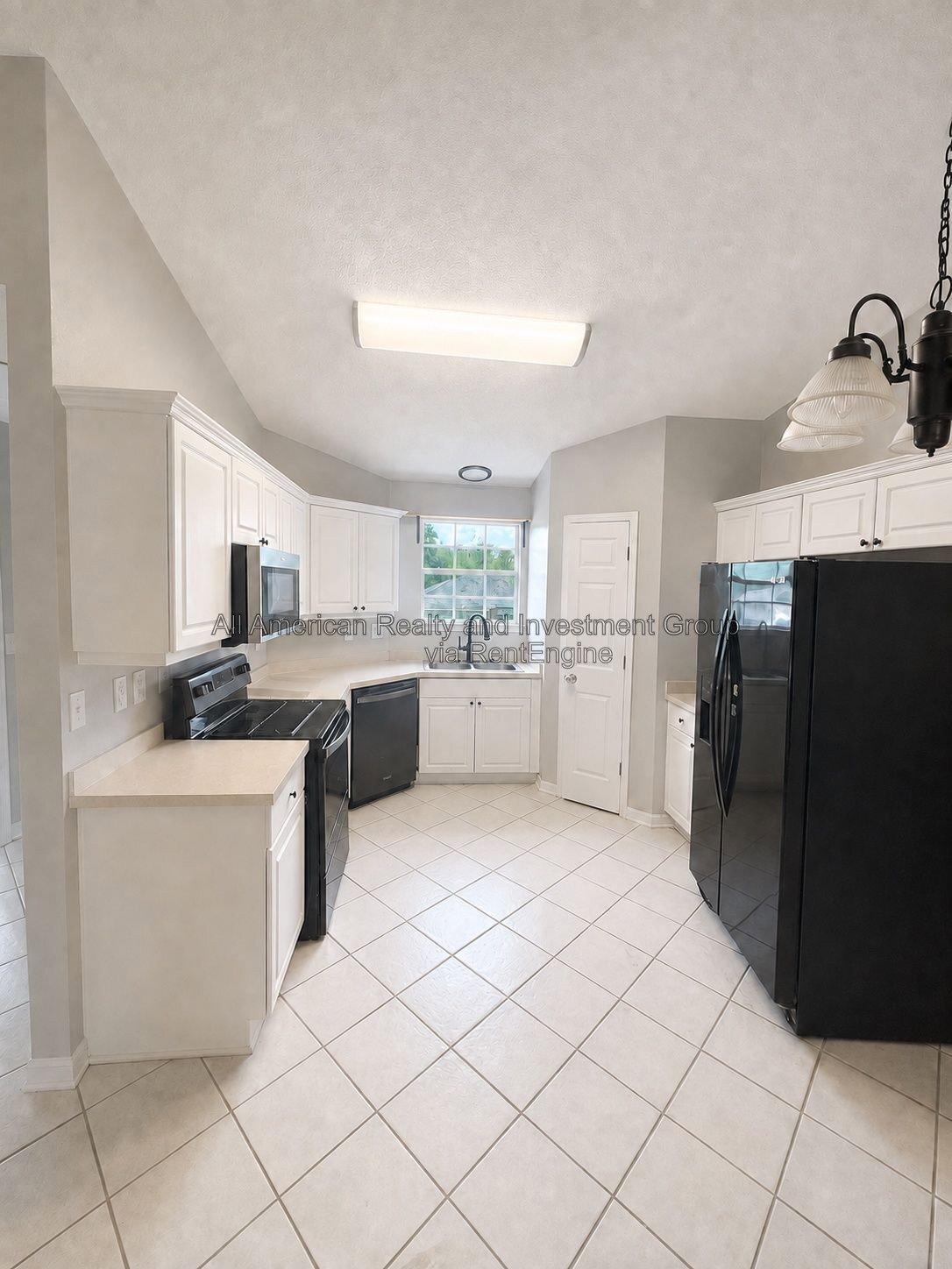 Building Photo - 216 Lustan Dr