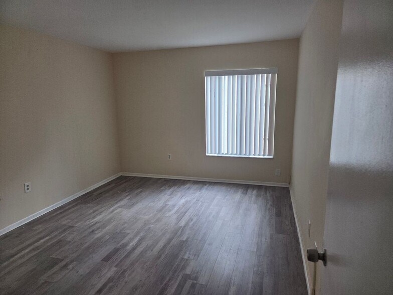 Building Photo - 8605 Huron Ct