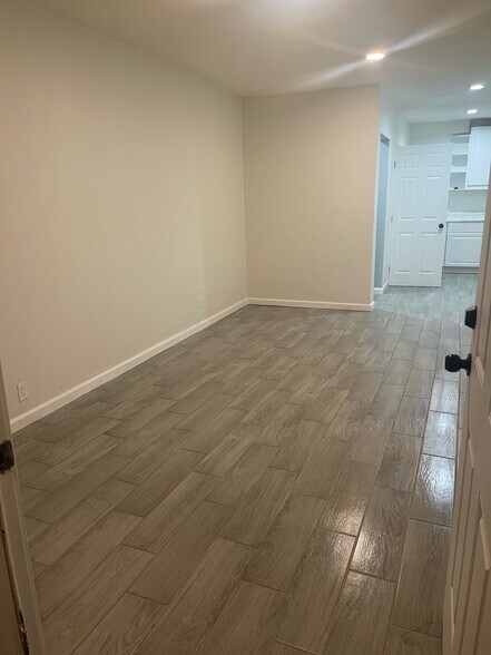 Building Photo - 230 Dalewood Ave