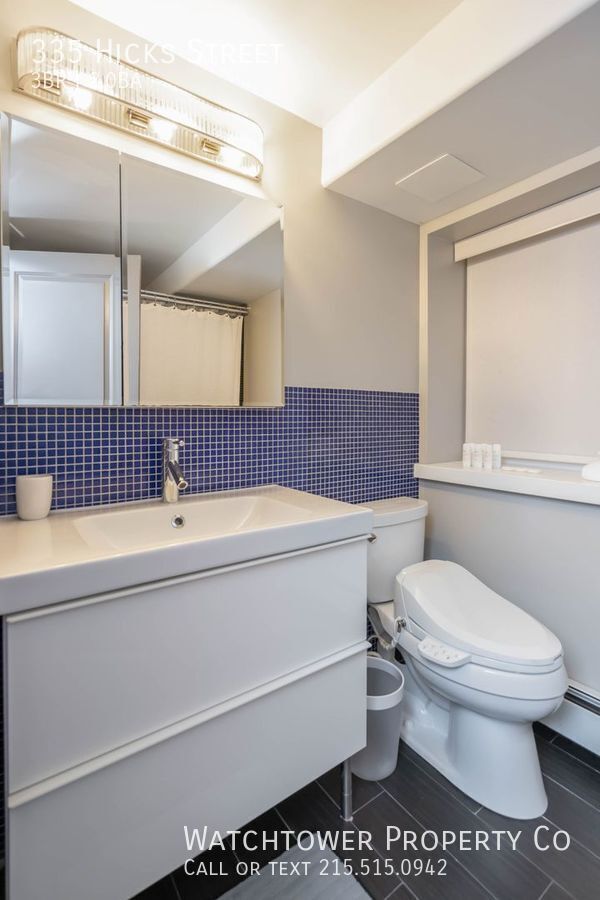 Building Photo - 335 S Hicks St