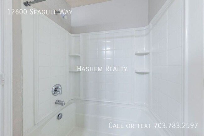 Building Photo - 12600 Seagull Way