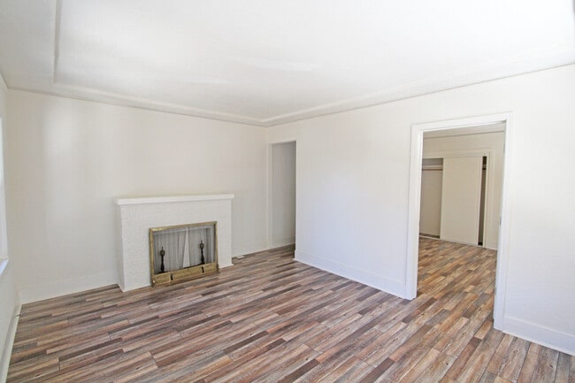 Building Photo - 1920-1920 Crosby Ave