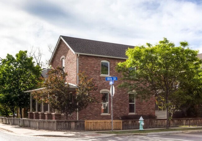 Building Photo - 1 bed 1.5 bath Stand Alone Townhome.  Available For Move-In Anytime Between March 15 - May 1st.