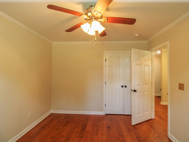 Building Photo - Convenient 2 bed 1 bath home in Athens Cit...
