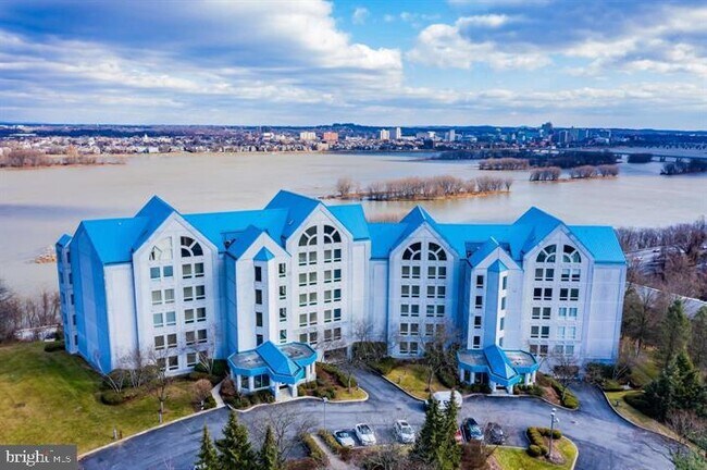 Building Photo - 1510 Waterford