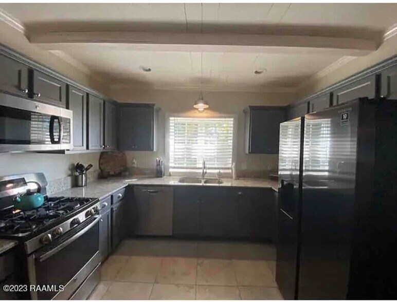 Building Photo - 404 N Landry Dr