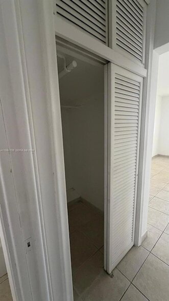 Building Photo - 2800 NE 203rd St