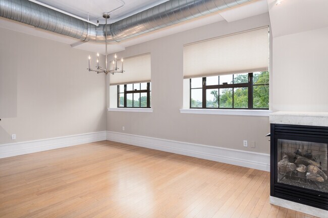Building Photo - 4901 Washington Ave
