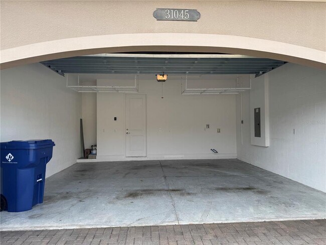 Building Photo - 31045 Lindentree Dr