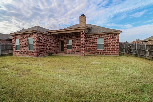 Building Photo - 3009 Stallion Dr